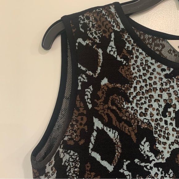 Exclusively Misook Knit Snakeskin Animal Print Sleeveless Top Office Size Large - Picture 2 of 9